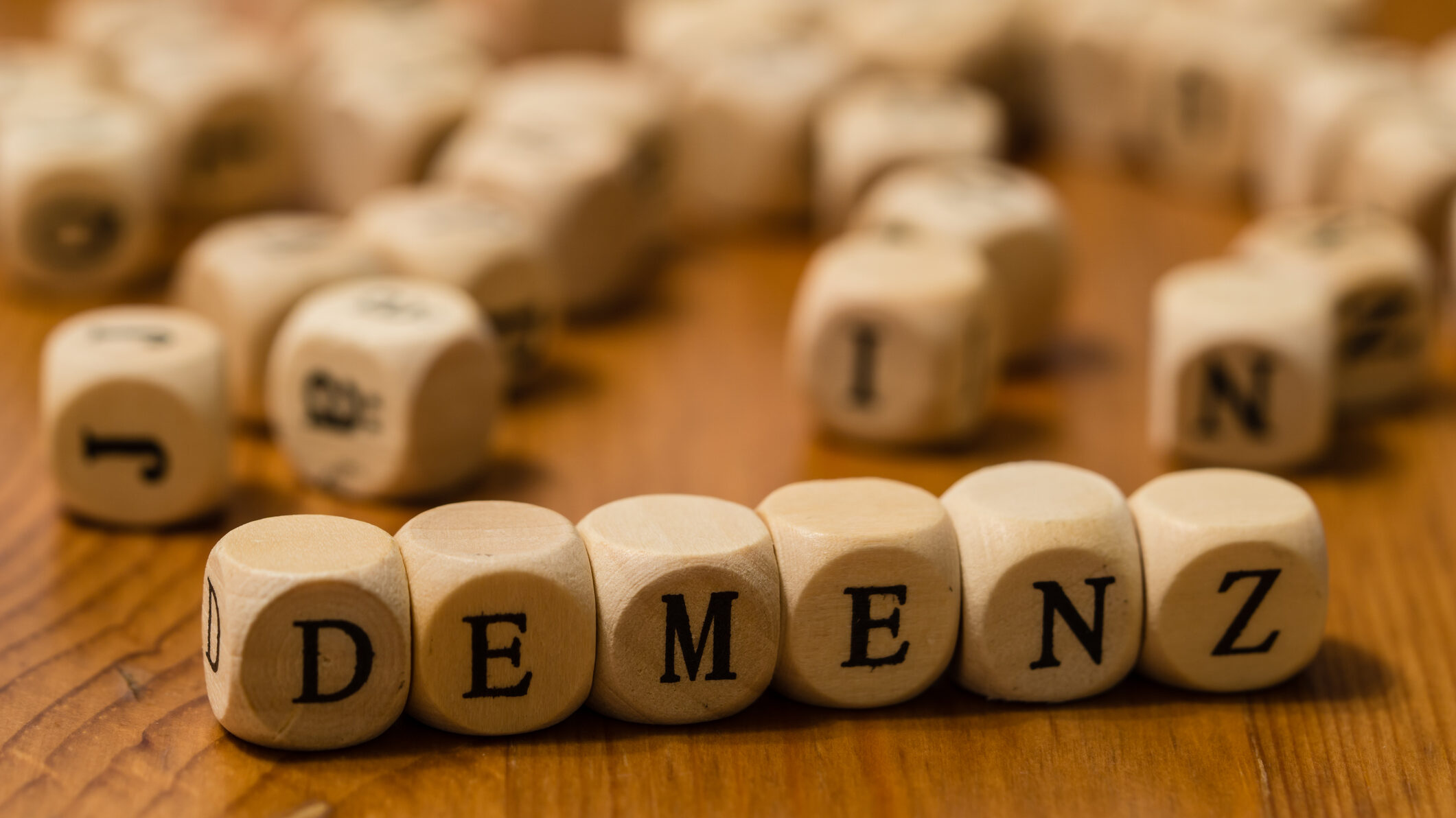 Oft können Angehörige mit der Diagnose Demenz nicht richtig umgehen. Es fällt ihnen schwer, mit dem schleichenden Abschied, Demenz, zurecht zu kommen.