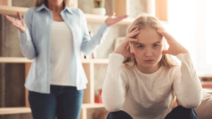 Die manipulative toxische Beziehung zwischen Mutter und Tochter ist schwer zu ertragen. Symptome und Ursachen erkennen. Narzisstische Mütter verstehen.